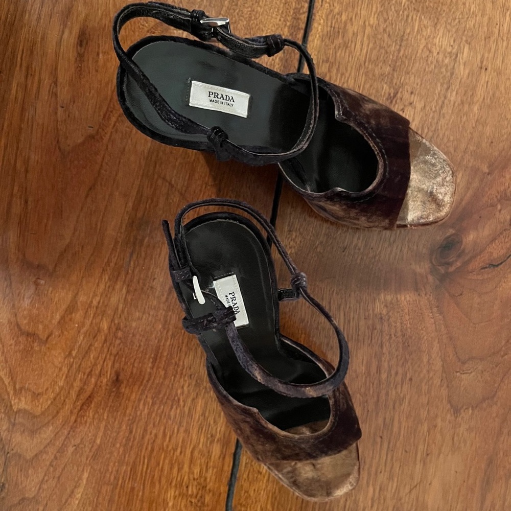 (IT 37) Fab velvet Prada wedge heel - Picture 3 of 8